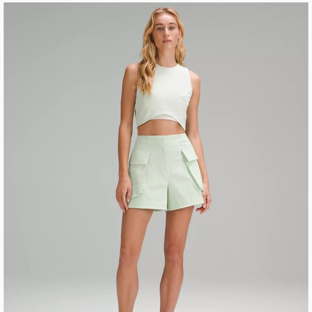 Lululemon Relaxed Fit Super High-Rise Cargo Short 4”